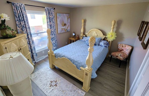 Milwaukee House | Red Pineapple Townhouse - An eclectic paradise minutes away from attractions!