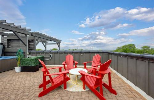 Hadley - Washington House | Red Radiance - Hot Tub - Dual Balconies Share Save