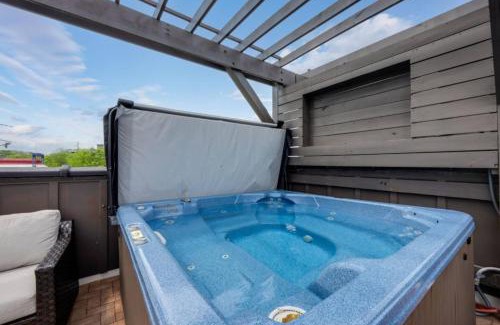 Hadley - Washington House | Red Radiance - Hot Tub - Dual Balconies Share Save