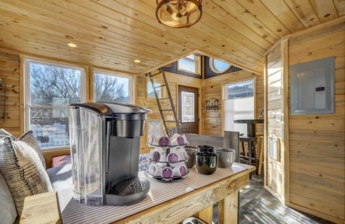 Colorado Springs Cabin | Red Rock Treehouse! Unique in Old Colorado City!