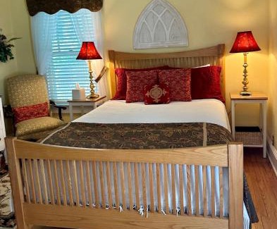 Black Mountain Hotel | Red Rocker Inn