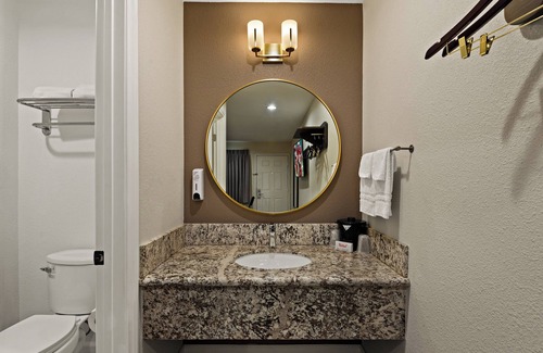 Harbor Hotel | Red Roof Inn Carson - Wilmington