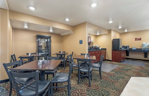 Charlestown Hotel | Red Roof Inn Charlestown