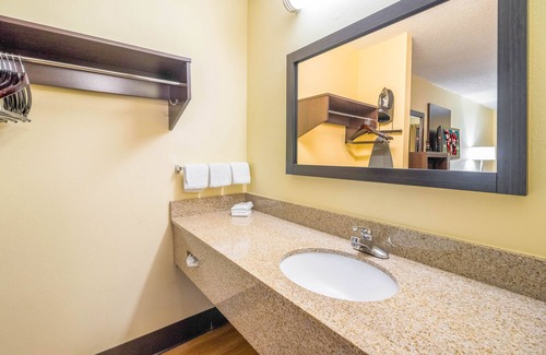 Clarksville Hotel | Red Roof Inn Clarksville