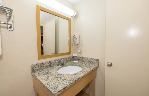 Knoxville Hotel | Red Roof Inn Knoxville Central - Papermill Road