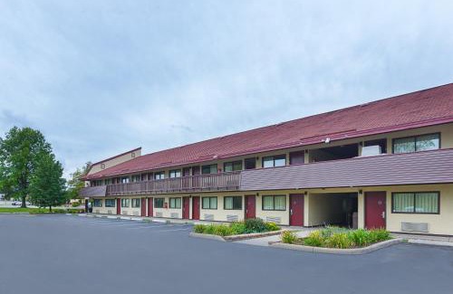 Lansing Hotel | Red Roof Inn Lansing West - MSU