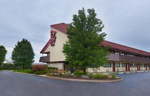 Lansing Hotel | Red Roof Inn Lansing West - MSU