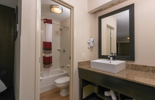Buford Highway Hotel | Red Roof Inn PLUS+ Atlanta - Buckhead