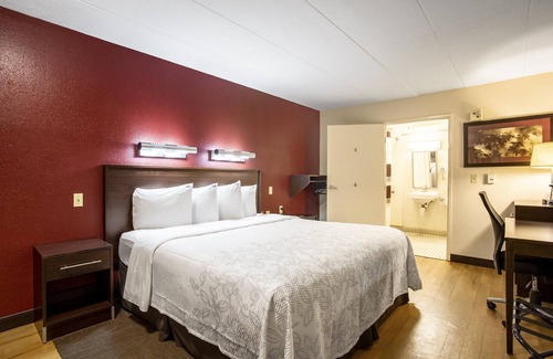 Buford Highway Hotel | Red Roof Inn PLUS+ Atlanta - Buckhead