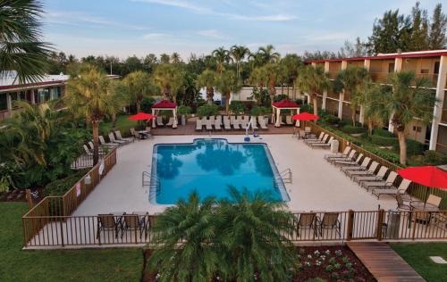 East Naples Hotel | Red Roof Inn PLUS+ & Suites Naples Downtown-5th Ave S