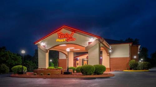 Opelika Hotel | Red Roof Inn PLUS+ & Suites Opelika