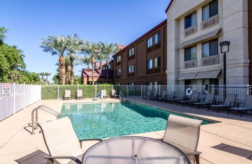 Tempe Hotel | Red Roof Inn PLUS+ Tempe - Phoenix Airport