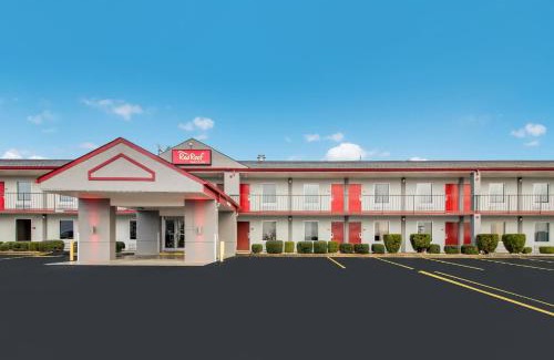 Jackson Hotel | Red Roof Inn & Suites Jackson, TN