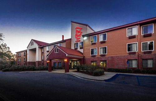 Pooler Hotel | Red Roof Inn & Suites Savannah Airport