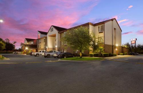 Pooler Hotel | Red Roof Inn & Suites Savannah Airport