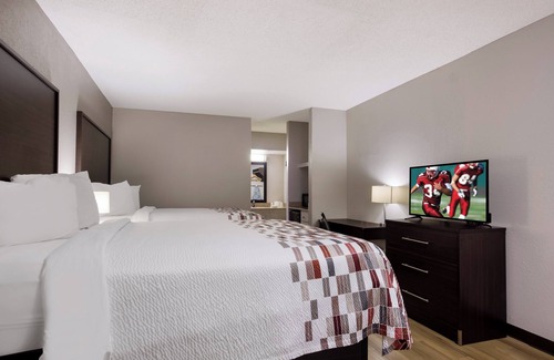 Statesboro Hotel | Red Roof Inn & Suites Statesboro - University