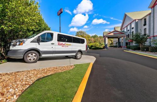 College Park Hotel | Red Roof PLUS+ & Suites Atlanta Airport South