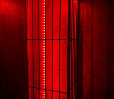 Sector 4 Hotel | Red Room