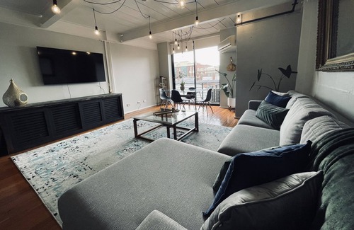 Windsor Apartment | Red Tuilp Apartments - Industrial Chic in the Heart of Prahran