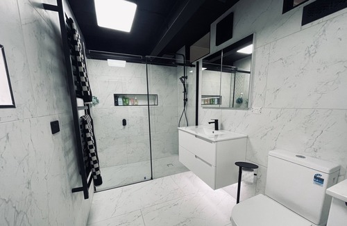 Windsor Apartment | Red Tuilp Apartments - Industrial Chic in the Heart of Prahran