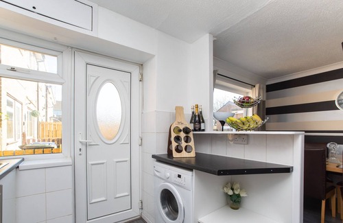 Newcastle-upon-Tyne Apartment | Redcroft Corporate Apartment - 3 Bed 1 Bath Stay