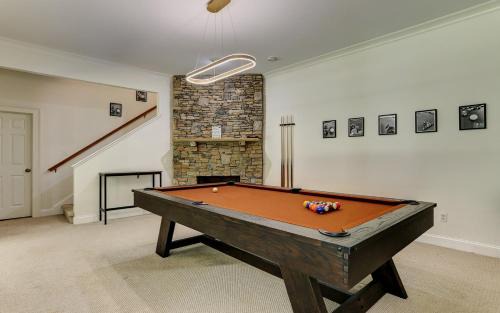 Big Canoe House | Redding Retreat - Sip Wine Fireside Swim at Community Pools Play Golf