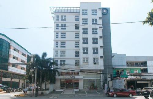 Bangkal Hotel | RedDoorz at LuxeLite Suites Makati
