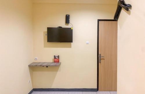 Balaraja Hotel | RedDoorz @ Balaraja Centre Plaza