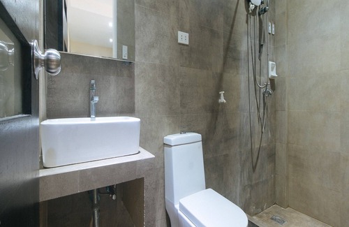Mandaue Hotel | RedDoorz @ Grand Apartelle Hernan Cortes Cebu