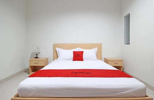 Depok House | RedDoorz near AMIKOM Yogyakarta