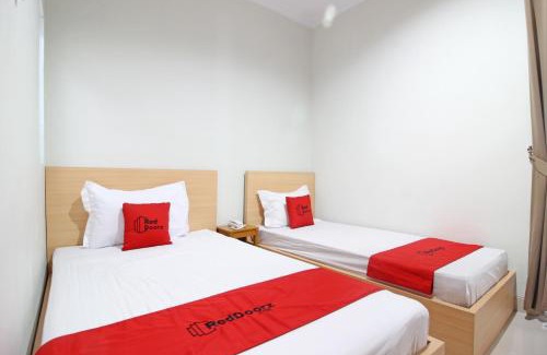 Depok House | RedDoorz near AMIKOM Yogyakarta