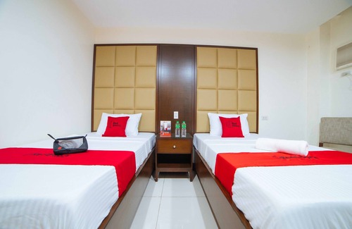 Angeles City Hotel | RedDoorz near Angeles University Foundation