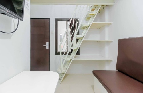 Kebon Jeruk Hotel | RedDoorz near Hayam Wuruk