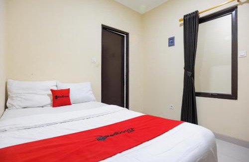 East Jakarta Hotel | RedDoorz near Jakarta International Velodrome
