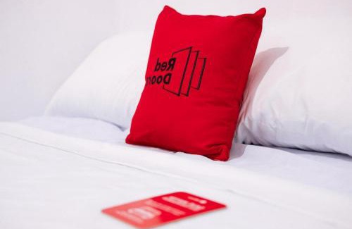 Palembang Hotel | RedDoorz near Jalan Kolonel Haji Burlian Palembang