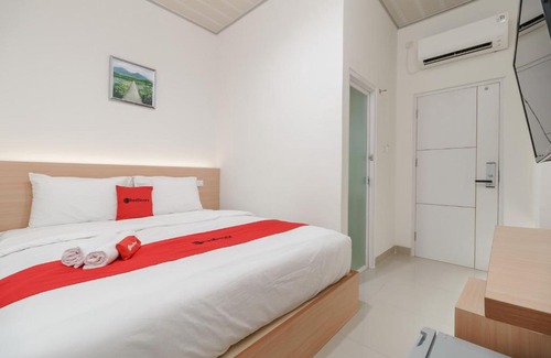 Lubuklinggau Hotel | RedDoorz near Jalan Majapahit Lubuk Linggau