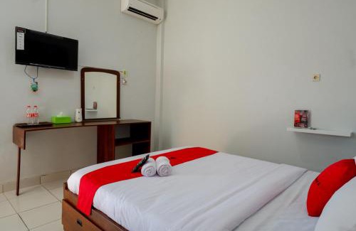 Berbah Hotel | RedDoorz near Padang Golf Adisucipto