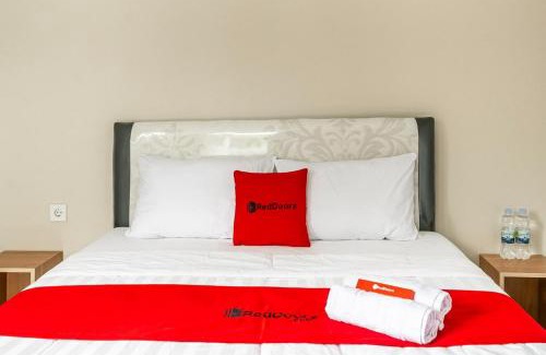Jakarta Hotel | RedDoorz near Puri Indah Lippo Mall 2