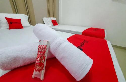 Laweyan Hotel | RedDoorz near Stasiun Purwosari