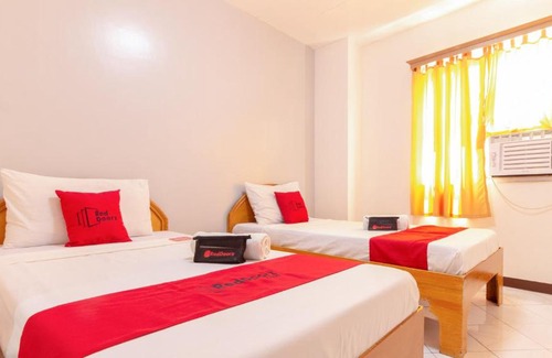 Downtown Tacloban Hotel | RedDoorz @ Paterno Street Tacloban