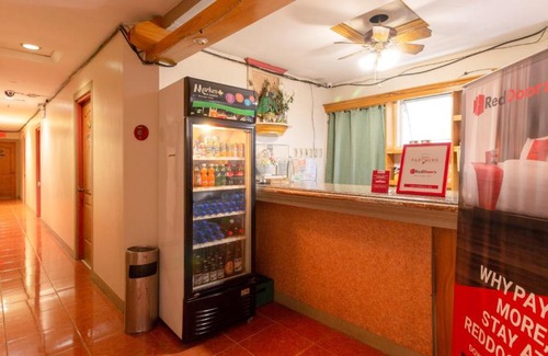 Downtown Tacloban Hotel | RedDoorz @ Paterno Street Tacloban