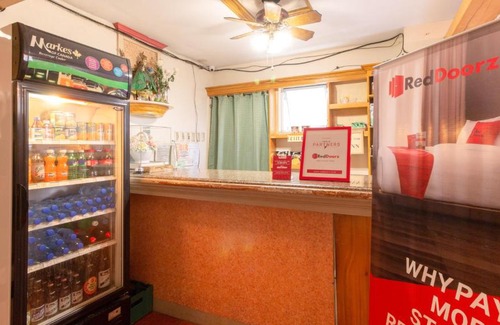 Downtown Tacloban Hotel | RedDoorz @ Paterno Street Tacloban