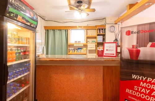 Downtown Tacloban Hotel | RedDoorz @ Paterno Street Tacloban
