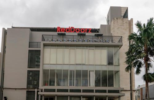 Jakarta Hotel | RedDoorz Plus @ Kapuk Business Park