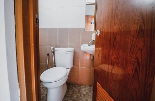 Bendungan Hilir Hotel | RedDoorz Plus near Semanggi