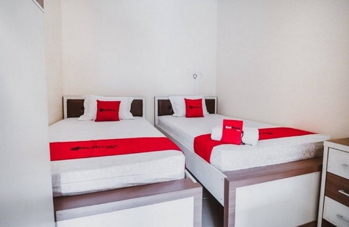 Bendungan Hilir Hotel | RedDoorz Plus near Semanggi