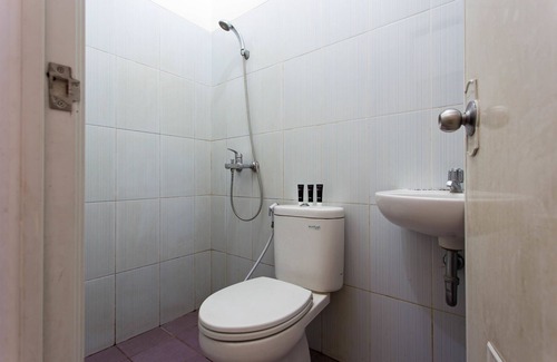 Binong House | RedDoorz Plus near Siloam Karawaci