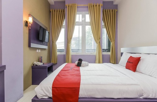 Bekasi Timur Hotel | RedDoorz Plus near Stasiun Bekasi