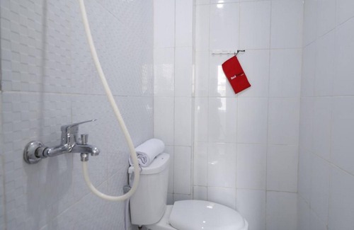 Kebayoran Lama Hotel | RedDoorz Plus Syariah near Mall Pondok Indah