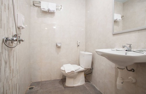Malang Hotel | RedDoorz Premium @ Jalan Cengkeh